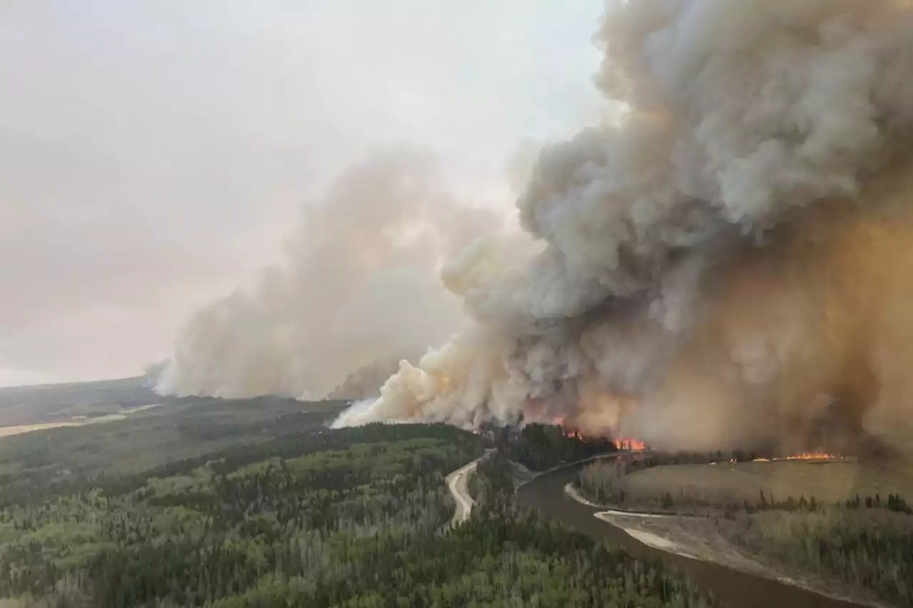 Helicopter crashes in northwestern Alberta while fighting wildfire, killing pilot