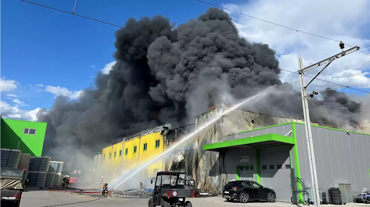 Brand einer Industriehalle in Vétroz VS: Analyse des Staubniederschlags