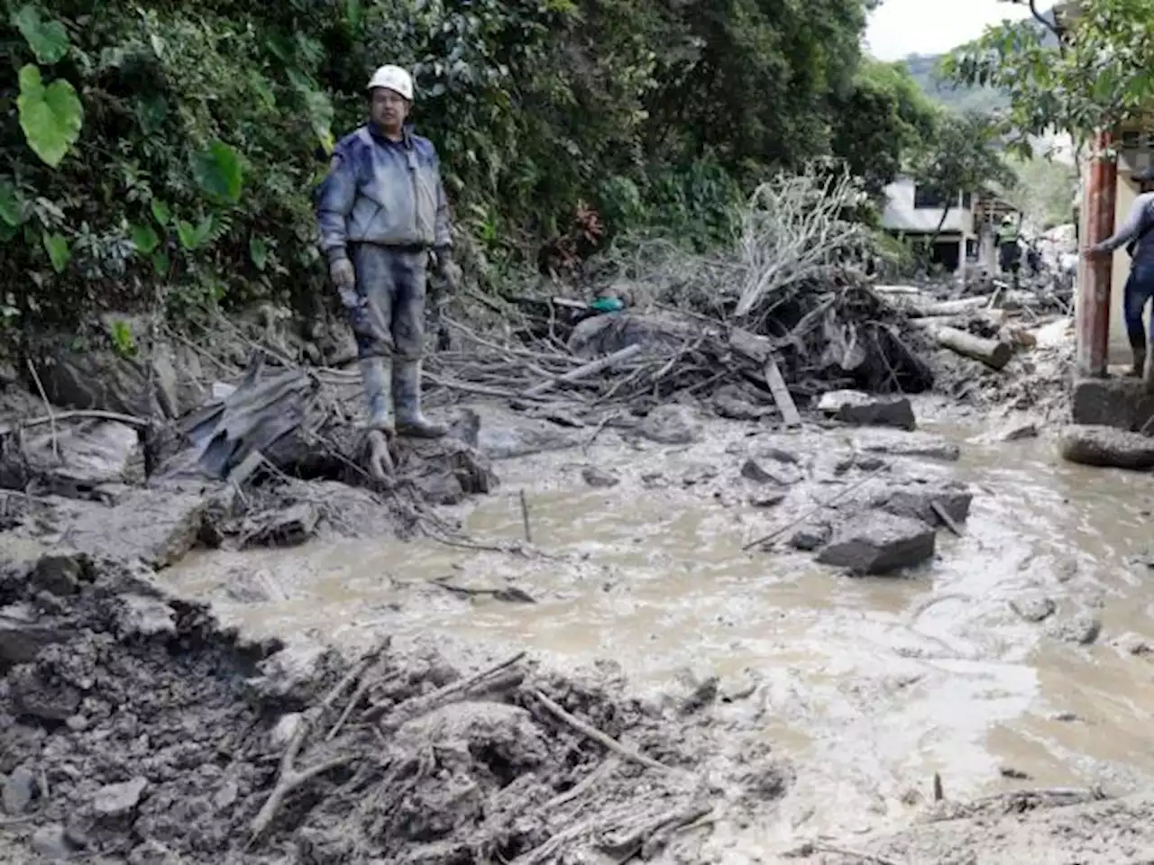 Sube a 20 el número de fallecidos por avalancha en Quetame