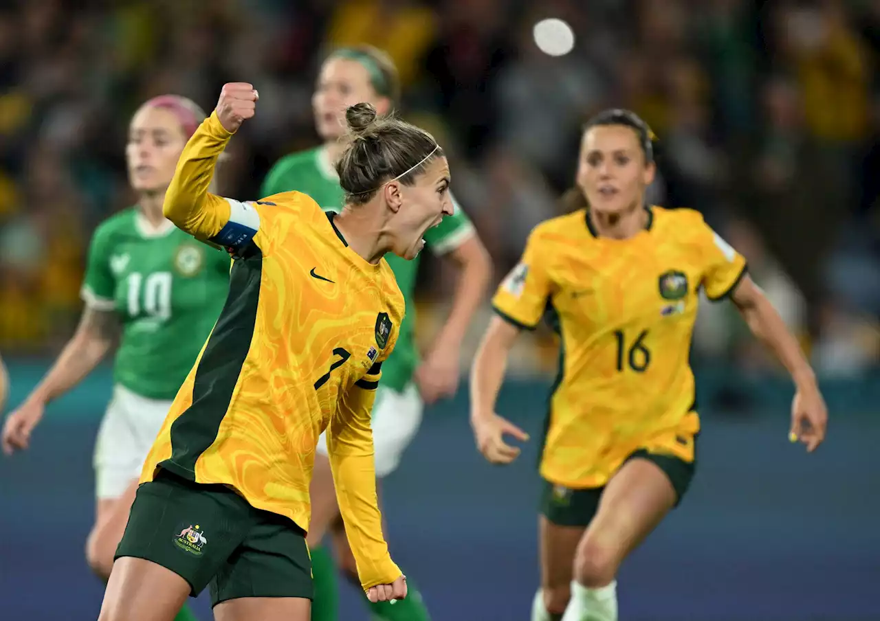 World Cup hosts begin with wins, record crowds after shooting rocks Auckland