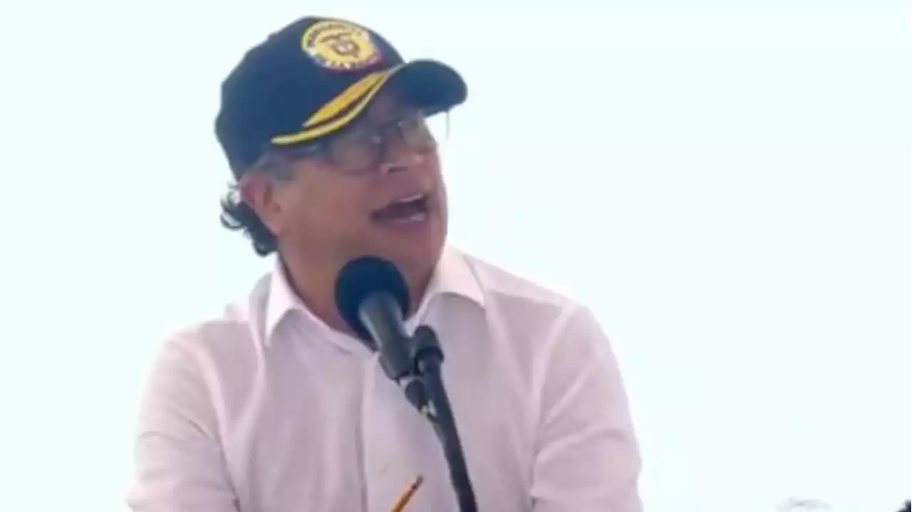 Presidente Petro arremetió desde San Andrés en el desfile militar: “Desde Bogotá pensaban que la isla era un balneario para comprar equipos de sonido”