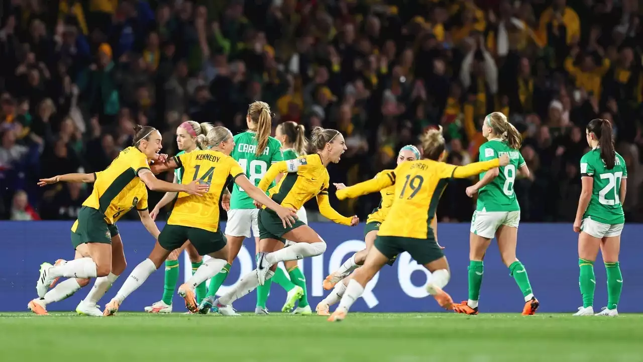 Australia beat Ireland 1-0 to win World Cup opener