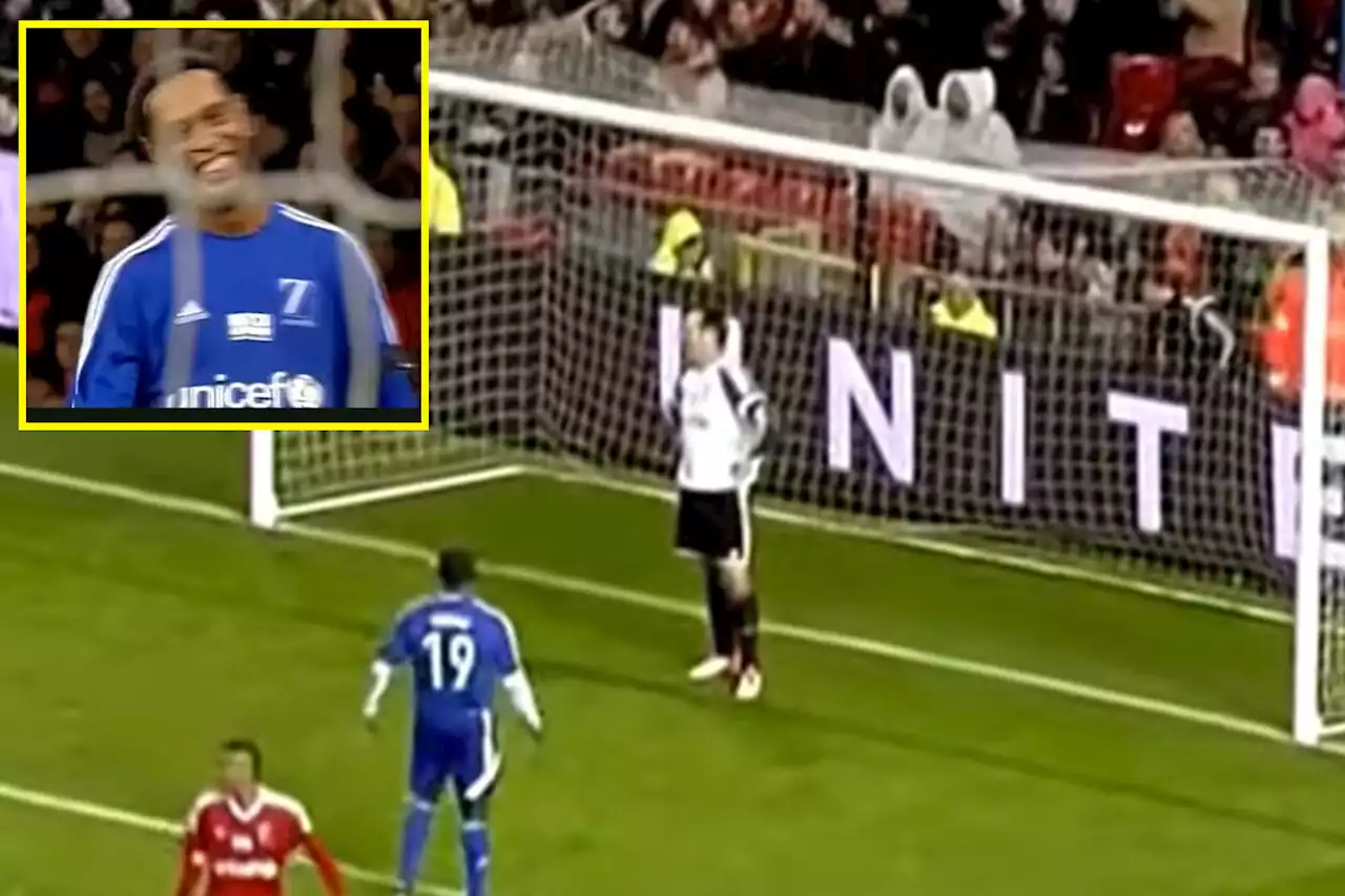 Ronaldinho tried to beat Seaman with another free-kick 13 years after legendary strike