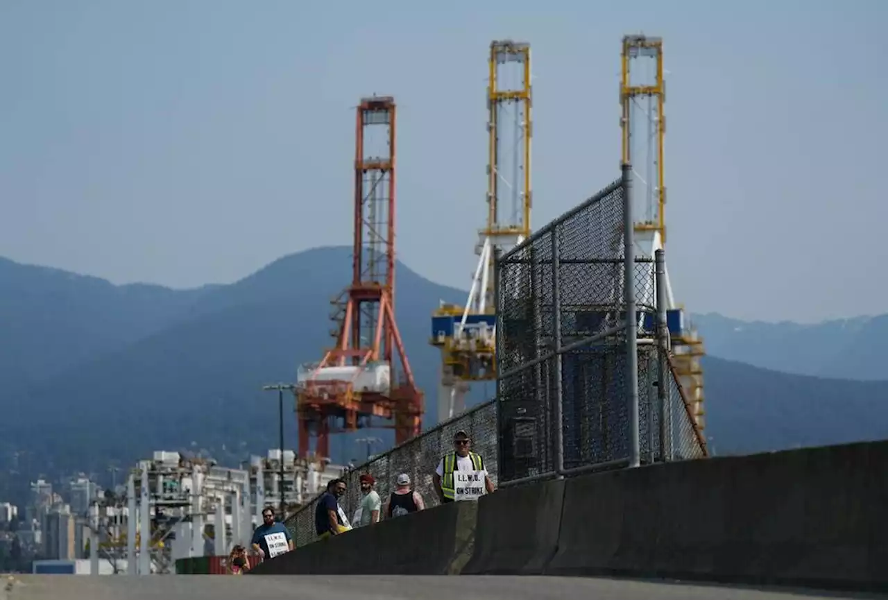 B.C. ports union rescinds strike notice for Saturday; Ottawa convenes crisis group