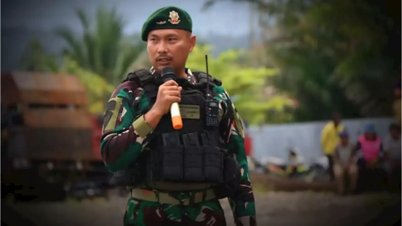 Gagalkan Pertumpahan Darah, Bang Alex Pandawa Kostrad TNI Damaikan Ribuan Warga di Tugu Salib