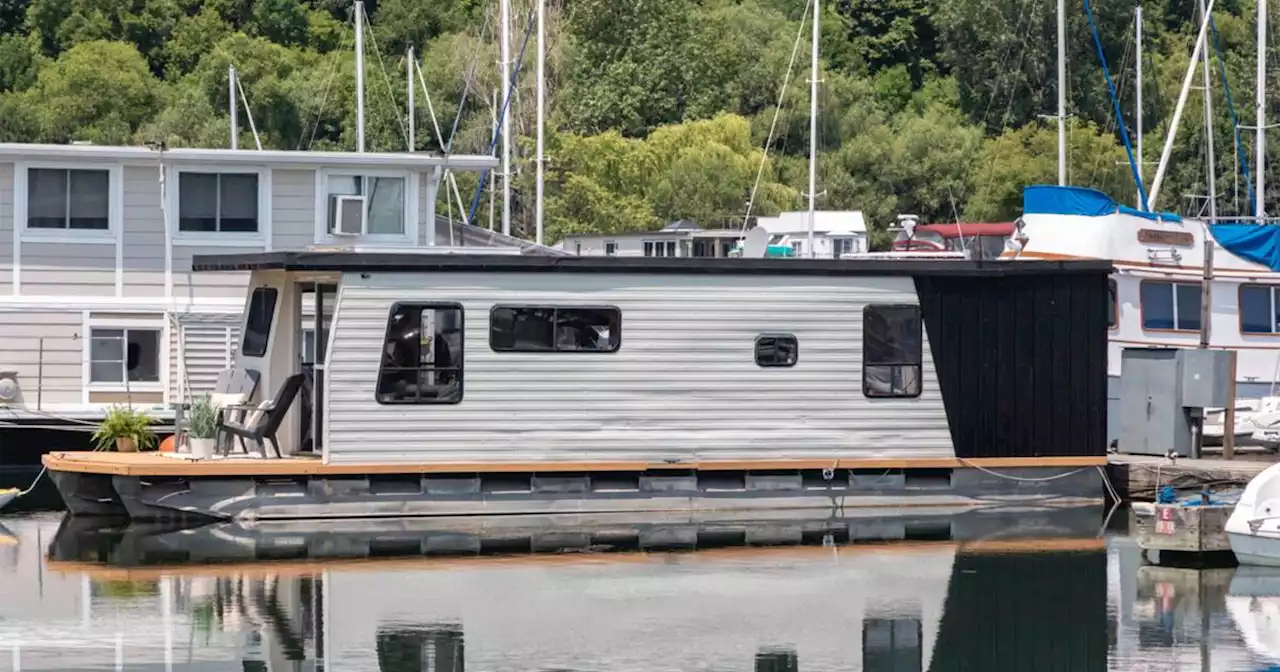 This $149K house boat might be Toronto's best real estate deal right now