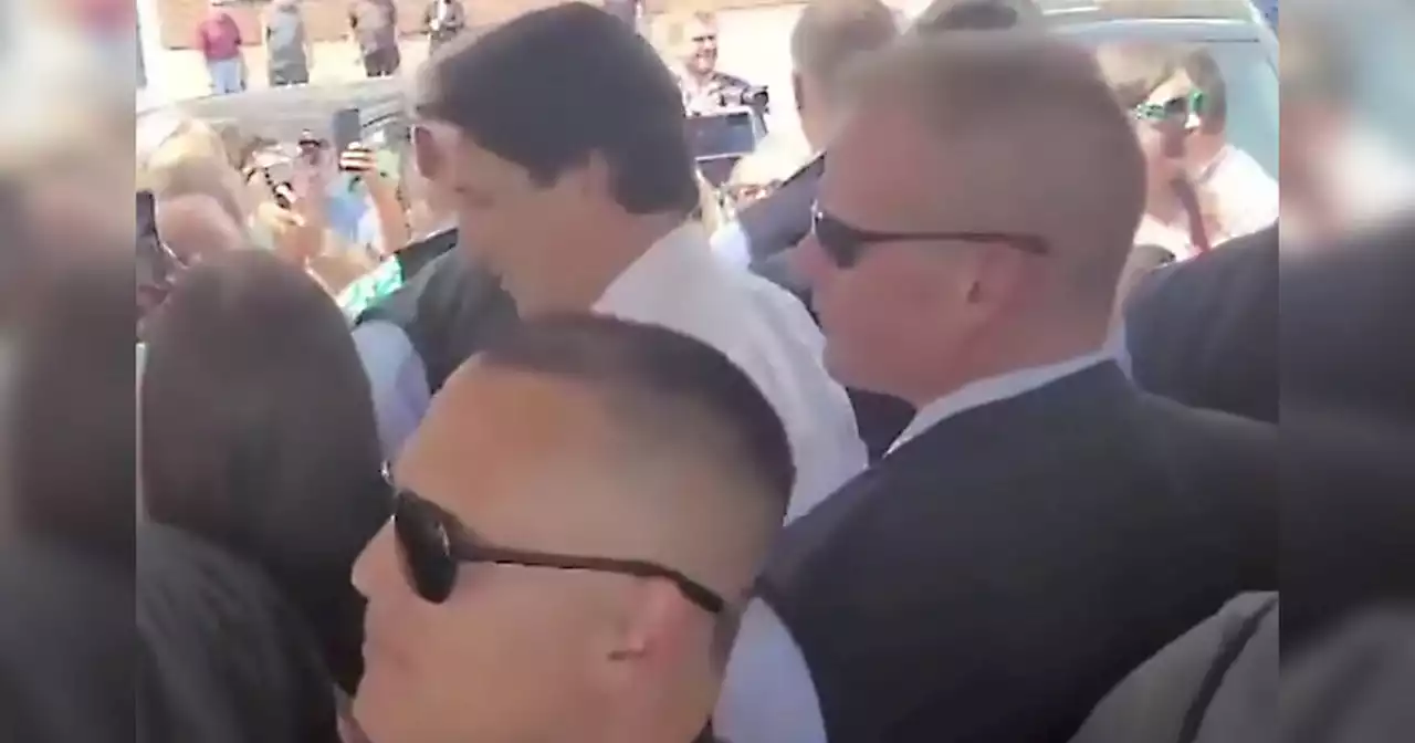 Trudeau met by angry crowd of protesters during Ontario appearance