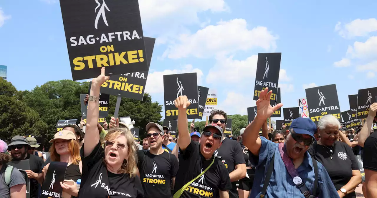 Chicago SAG-AFTRA members walk in solidarity with Hollywood actors on strike