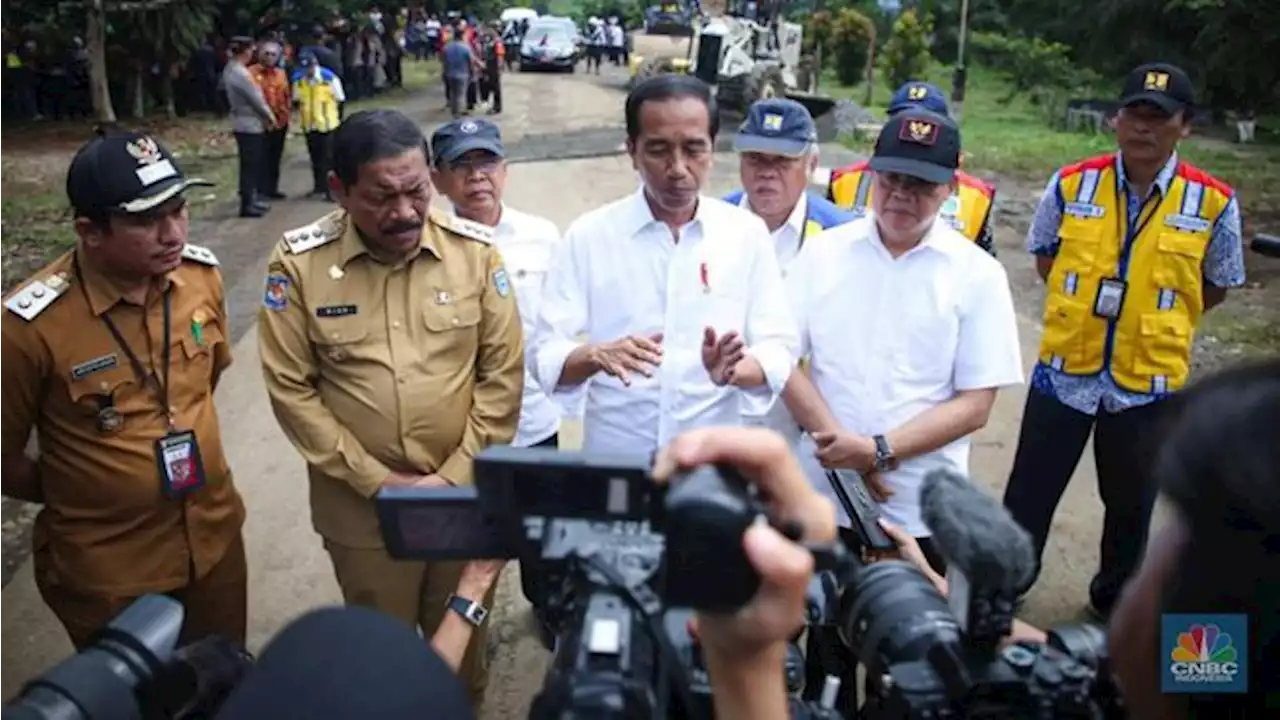 Jokowi Minta Bupati Fokus Bangun Jalan, Duit Jangan Nganggur!