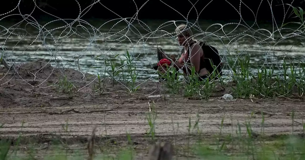 Razor wire at Texas border is illegal and must be removed, Justice Dept. tells Abbott