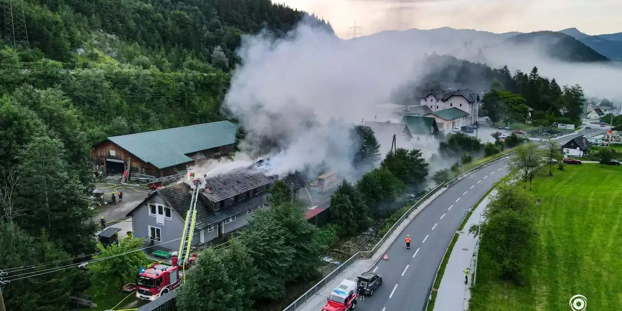 Riesige Rauchsäule über OÖ – Feuerwehr im Großeinsatz