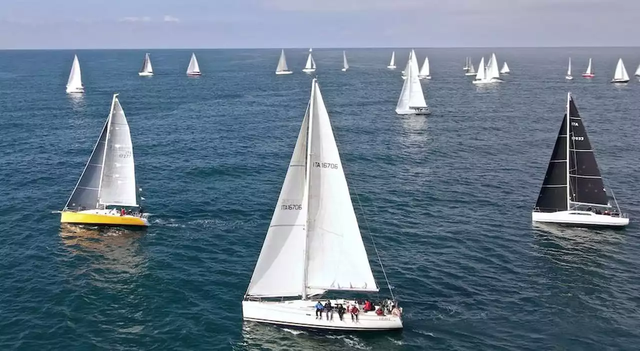 Anzio, ragazza di 15 anni denuncia: «Violentata da un istruttore di vela». Il circolo: «Siamo estranei»