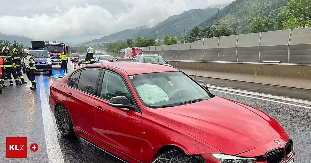 Auf S 36 bei St. Stefan: Pkw kam ins Schleudern und fuhr auf Betonleitwand auf