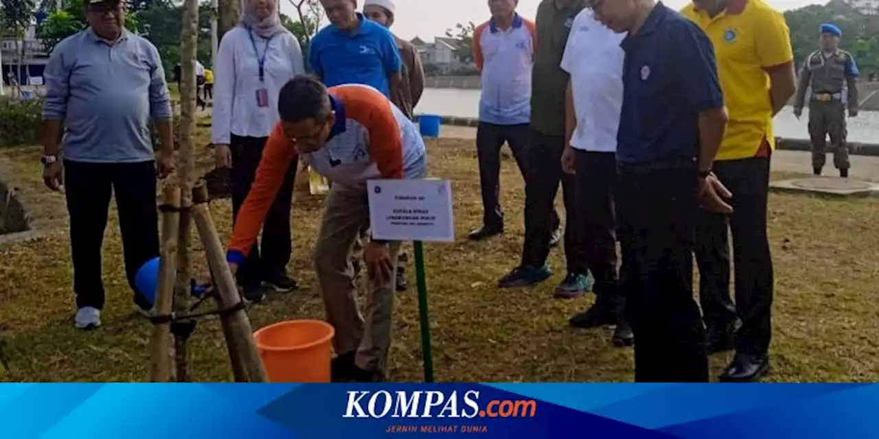 Heru Budi Tanam Pohon Tabebuya di Waduk Kampung Rambutan 2 untuk Kendalikan Banjir dan Polusi