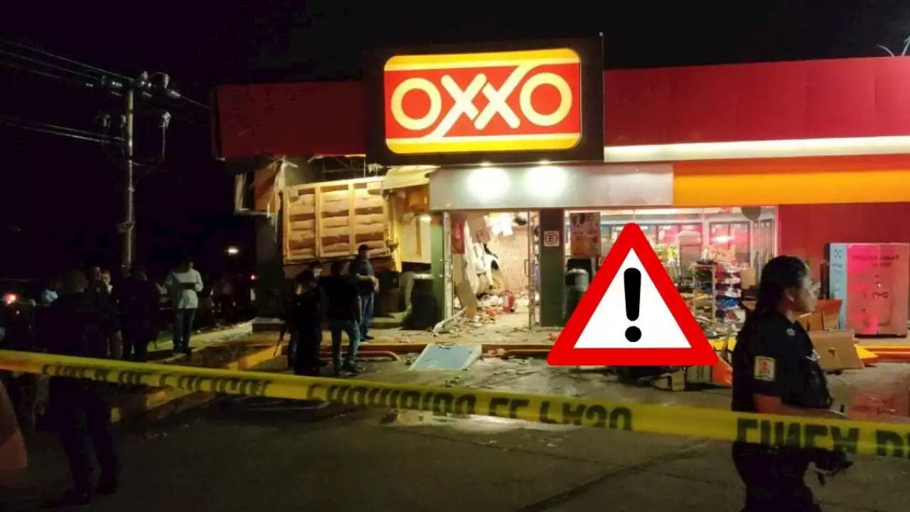 Camión de volteo se mete a tienda Oxxo en Cosoleacaque, Veracruz, y deja tres lesionados