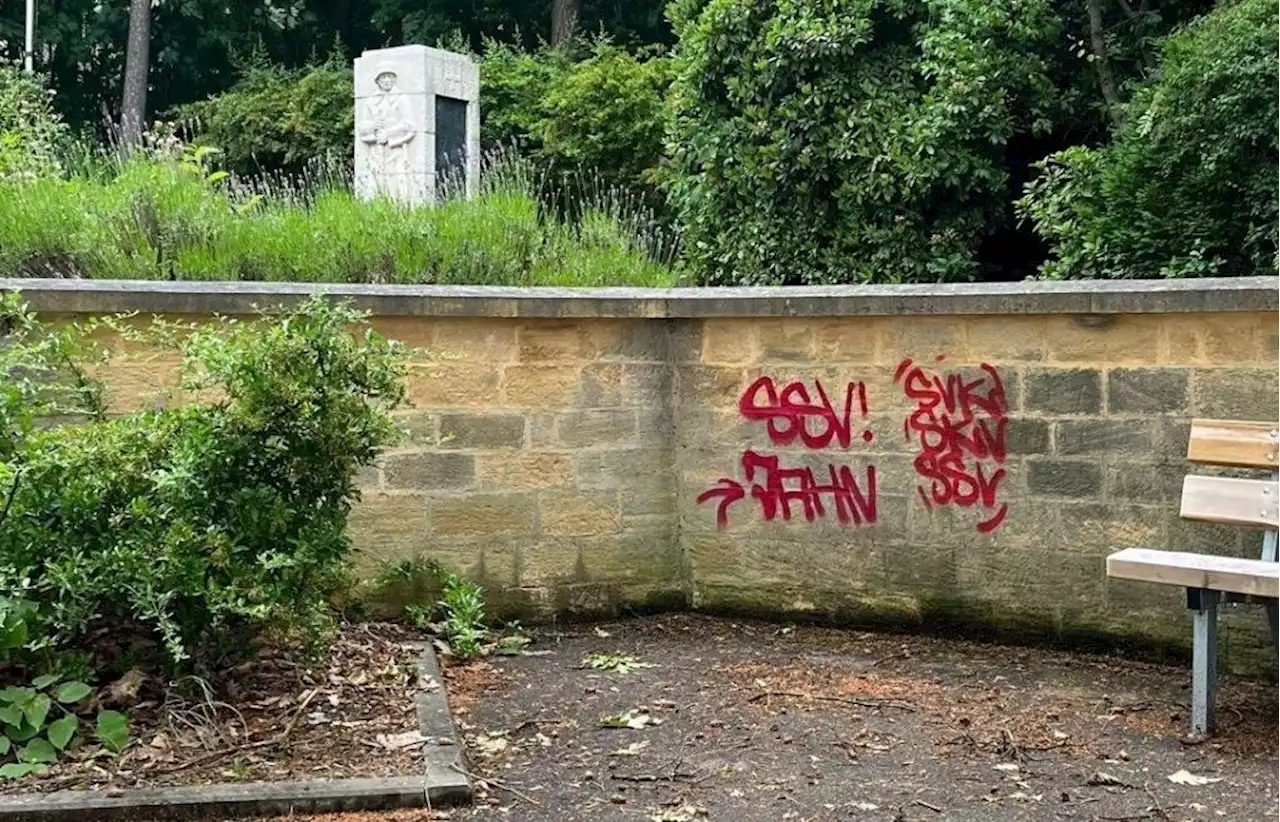 Erneut Ärger wegen Graffitis: Gelbe Striche an der Schwandorfer Jakobskirche und Jahn-Symbole in Wackersdorf