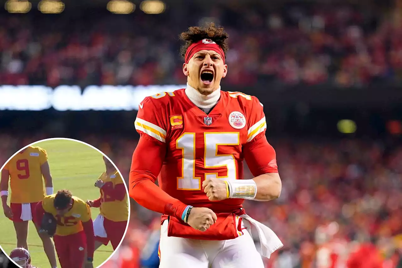 Patrick Mahomes scrambles wildly to avoid bee attack at Chiefs camp