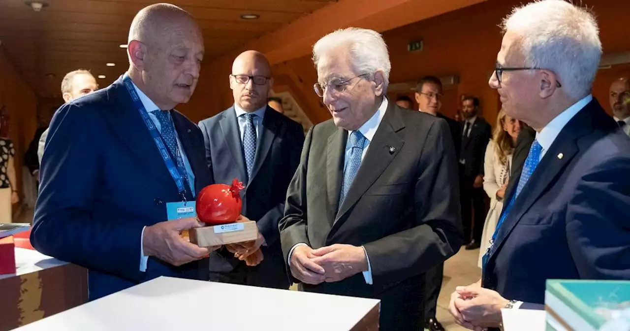 Mattarella all'assemblea Federcasse: 'Vi siamo riconoscenti per la vostra presenza capillare'