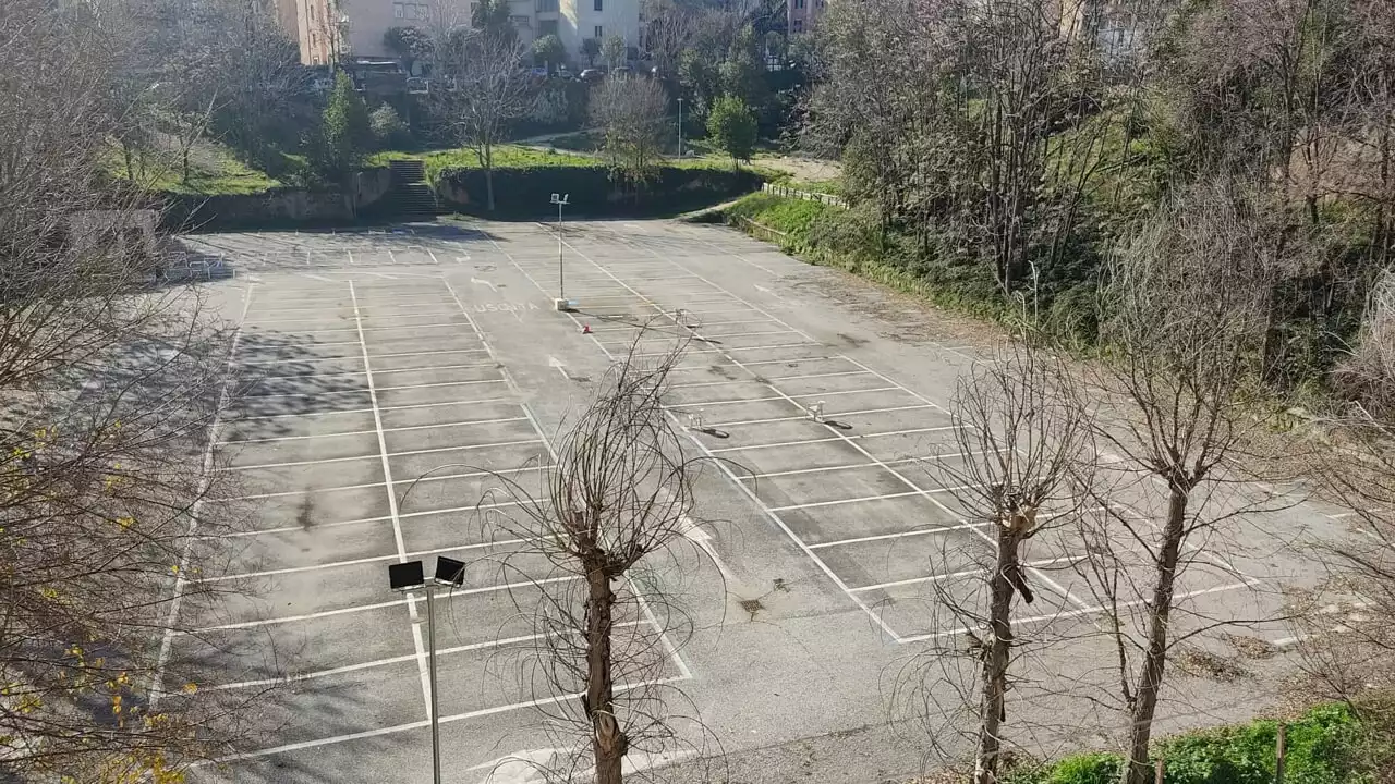 Parcheggio via Homs, cambia la proprietà e la riapertura è possibile