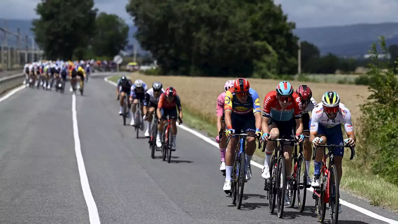 Direct vidéo - Tour de France 2023 : le peloton morcélé, Adam Yates (3e du général) piégé