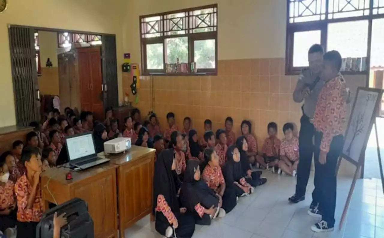 Cegah Bullying, Bhabinkamtibmas Polres Sukoharjo Gelar Sosialisasi di SD