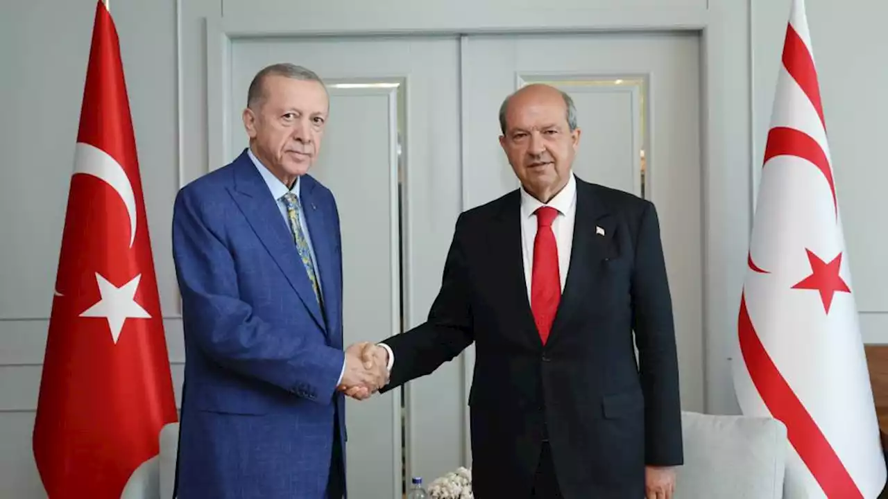 أردوغان يلتقي تتار في لفكوشا.. ودعوات لإنهاء عزلة شمال قبرص التركية