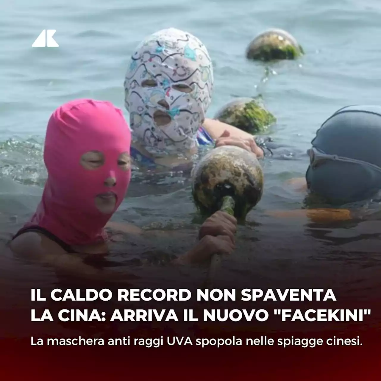 Caldo record in Cina, tra i bagnanti spopola il 'facekini'