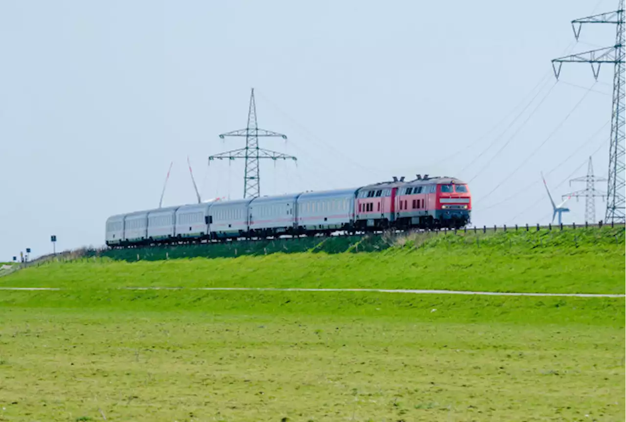 Gedankenflüge - Wenn die Bahn ein Jahr nach Sylt 'dieselt' ist das so klimaschädlich wie 21.300 Privatjetflüge