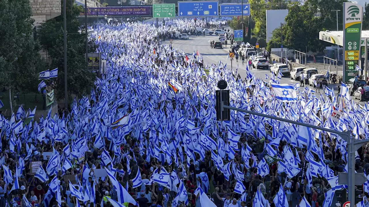 Hundreds of thousands march in Israel. Former security chiefs beg Netanyahu to halt legal overhaul