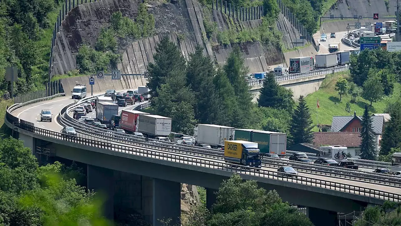 Blechlawine vor dem Gotthard erreichte 16 Kilometer Länge