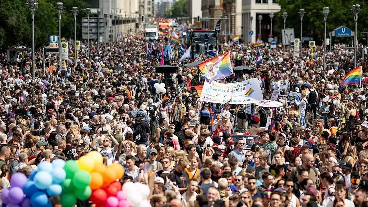 Hunderttausende beim Christopher Street Day in Berlin