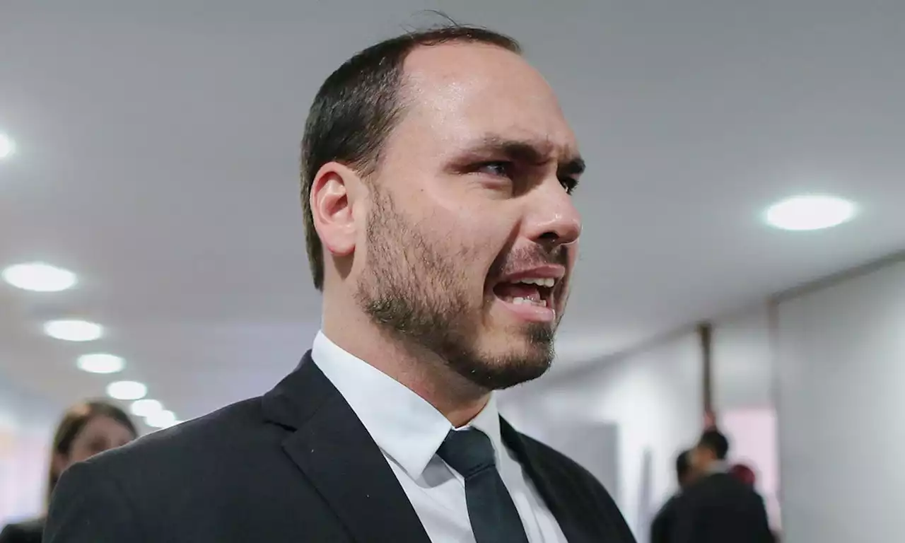 PF nega renovação e Carlos Bolsonaro perde o porte de arma, diz TV