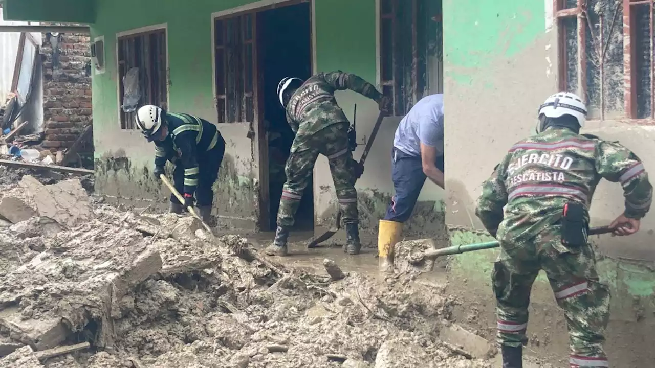 Ejército construye vías para damnificados tras avalancha en Quetame