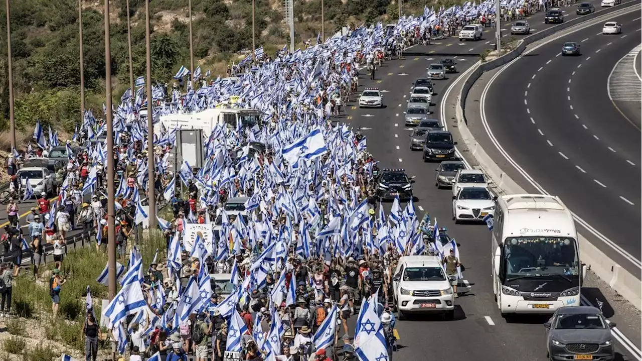 Israël : la forte contestation contre la réforme judiciaire se poursuit, des réservistes menacent de suspendre leur service volontaire