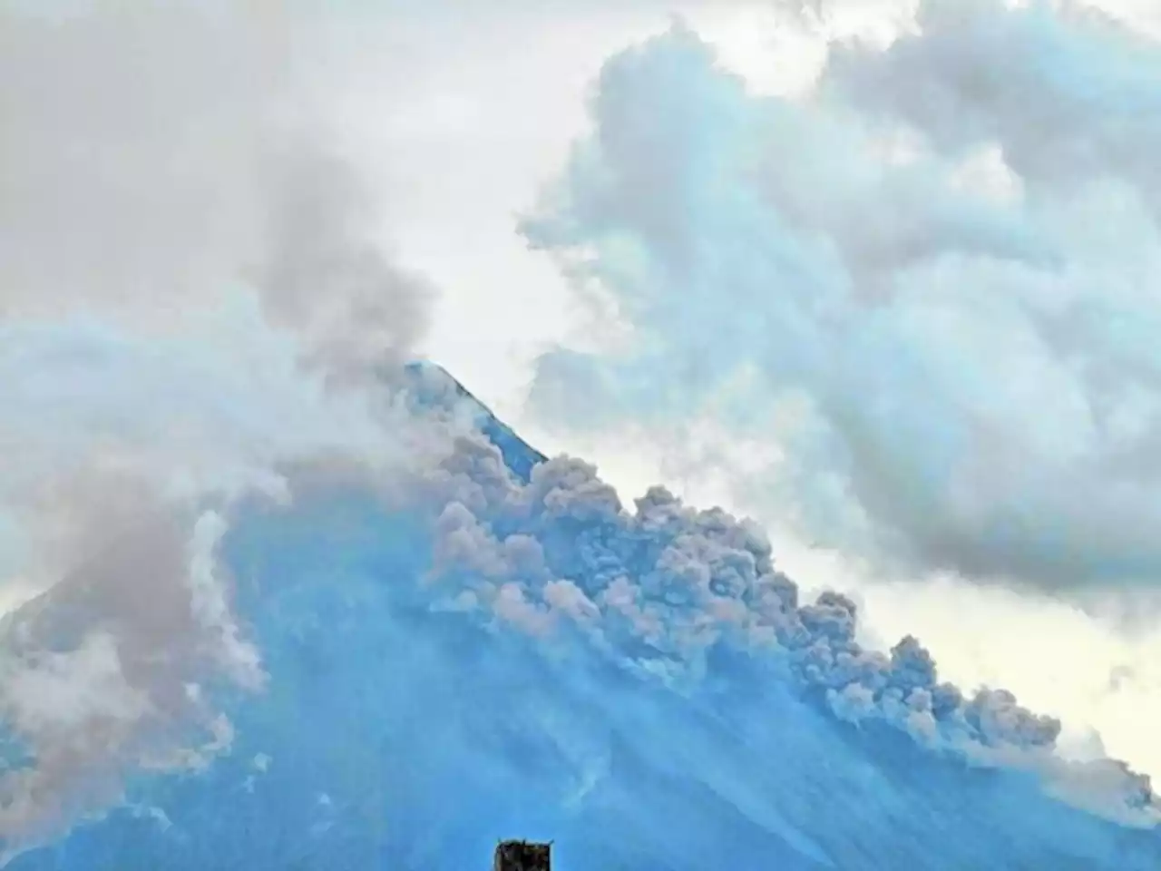 Phivolcs marks ‘short-lived lava ejection’ from Mayon’s main crater