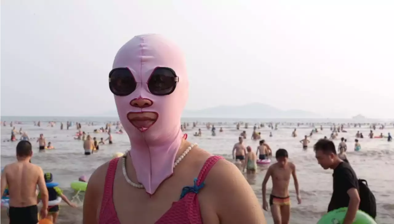 Onda de calor aumenta popularidade de 'facekinis' na China