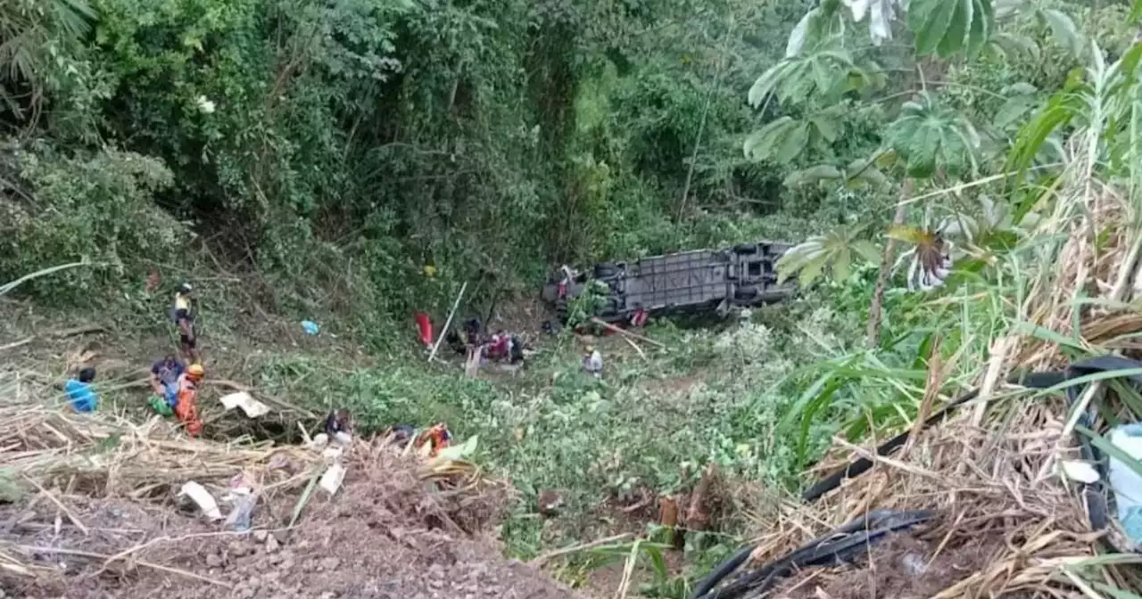 Bus con 41 personas cayó por un abismo en vía de Santander