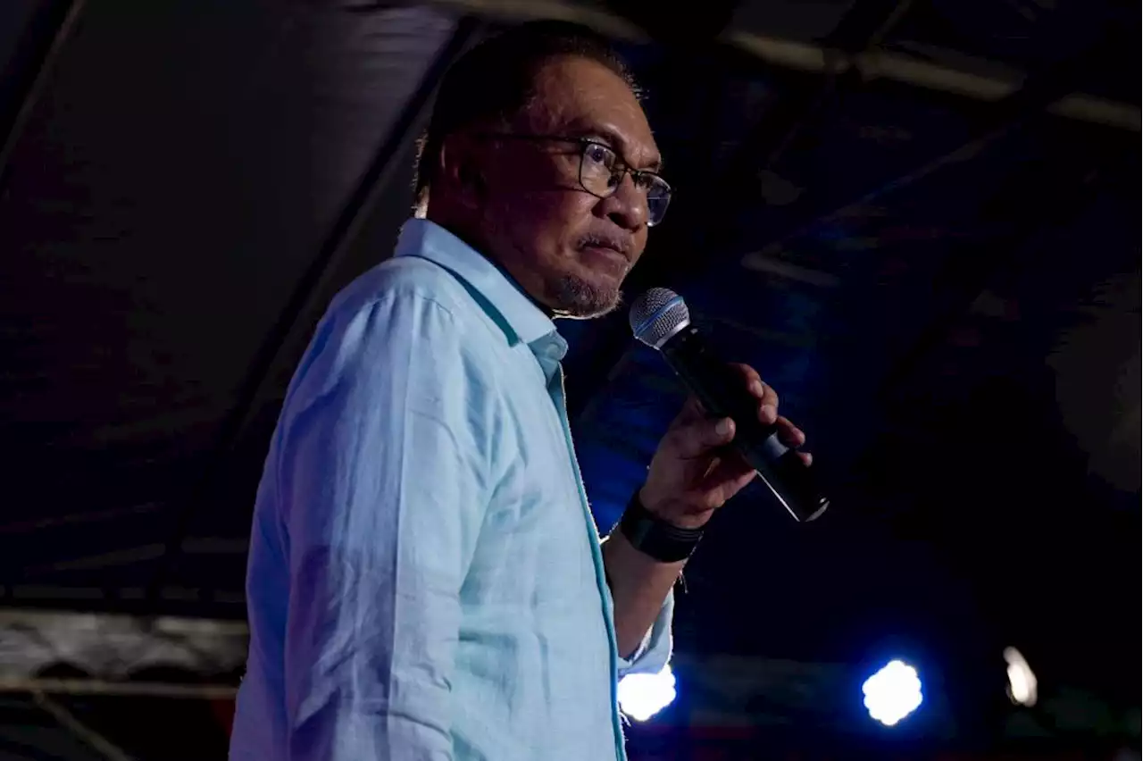 Anwar warns against drawing royals into political discussions | The Malaysian Insight