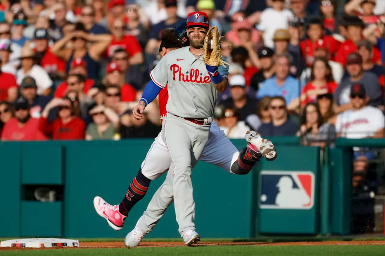 Phillies' late rally falls short in third straight loss as Harper debuts at 1B