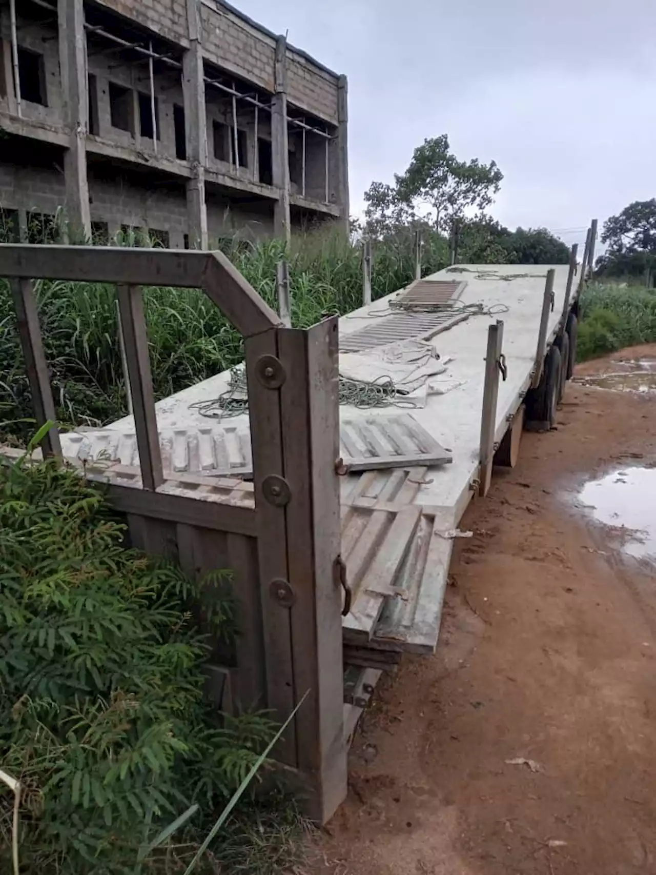 Armed Robbery Syndicate That Specialised In Vandalising Trucks Belonging Africa’s Richest Man, Dangote, Reportedly Busted In Anambra, 3 Suspects Arrested | Sahara Reporters