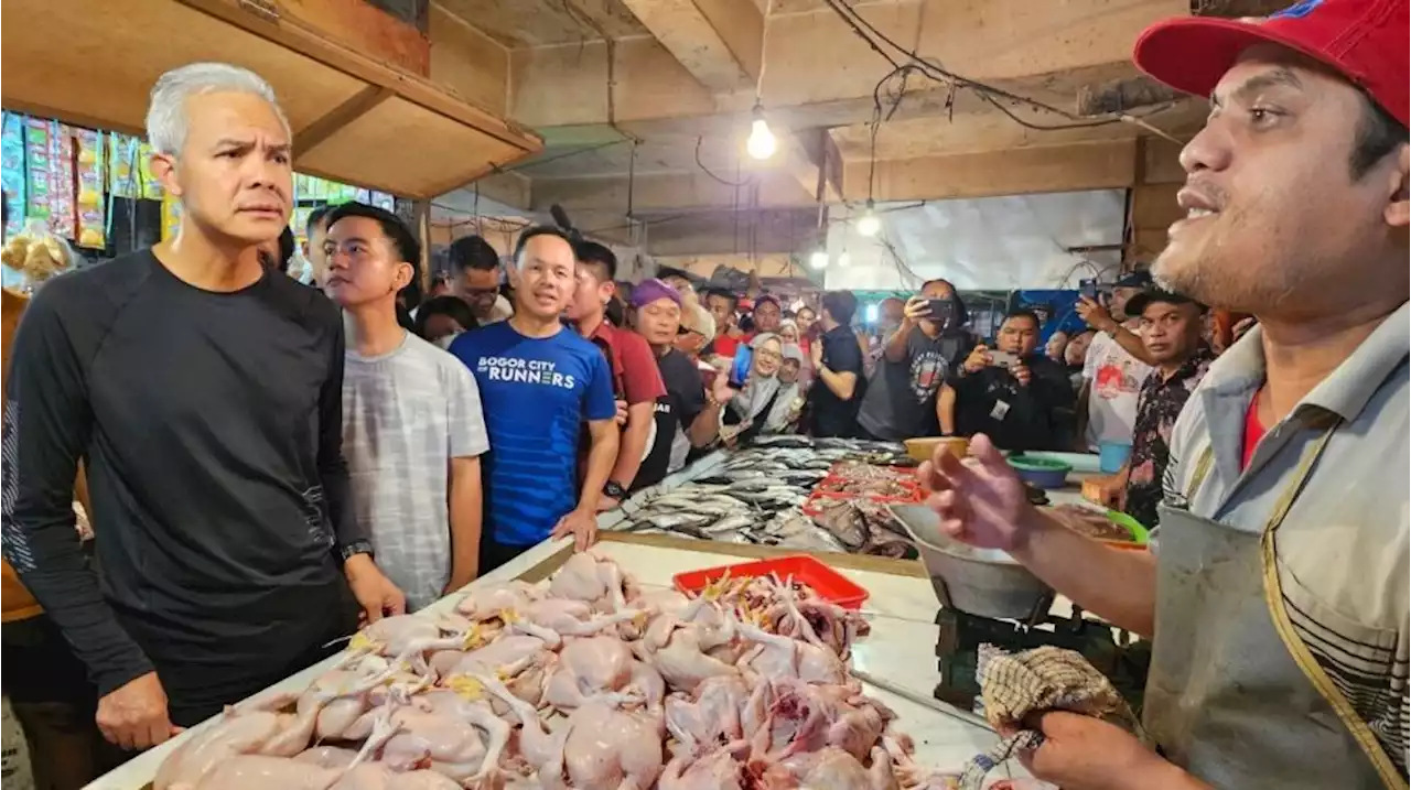 Didampingi Gibran Blusukan di Pasar Citeureup Bogor, Ganjar Dapat Keluhan Harga Ayam Naik - Suara.com