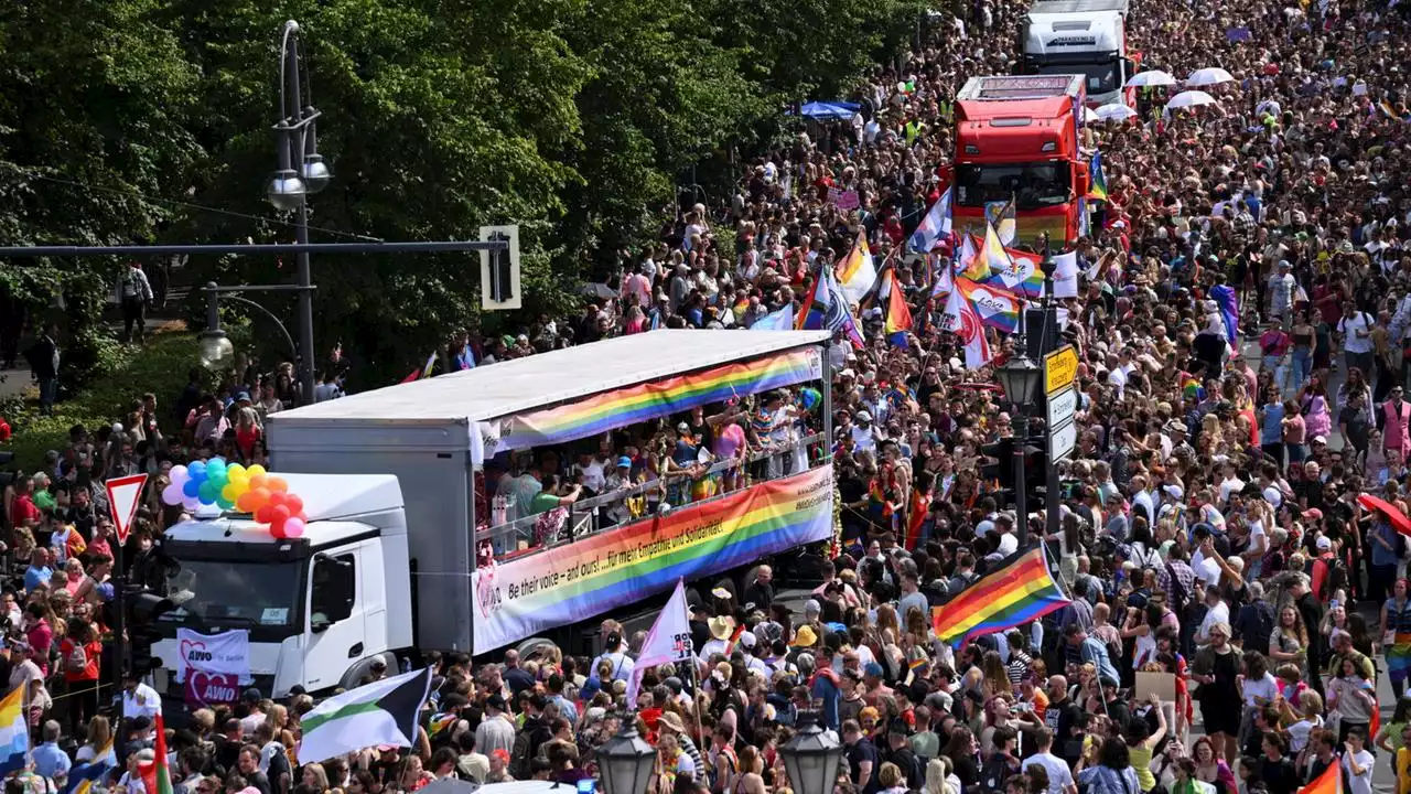 Hunderttausende ziehen zum Christopher Street Day durch Berlin