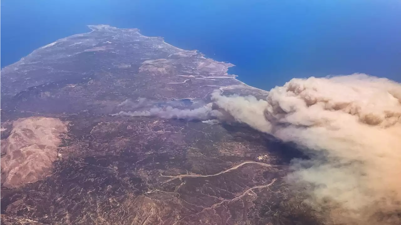 Thousands of Tourists Evacuate Greek Island Rhodes Amid Fiery Blaze