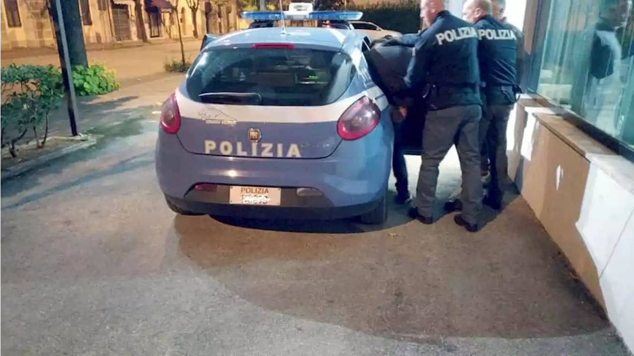 Droga dello stupro nel cocktail di una ragazza, poi la violenza sessuale: arrestati due uomini