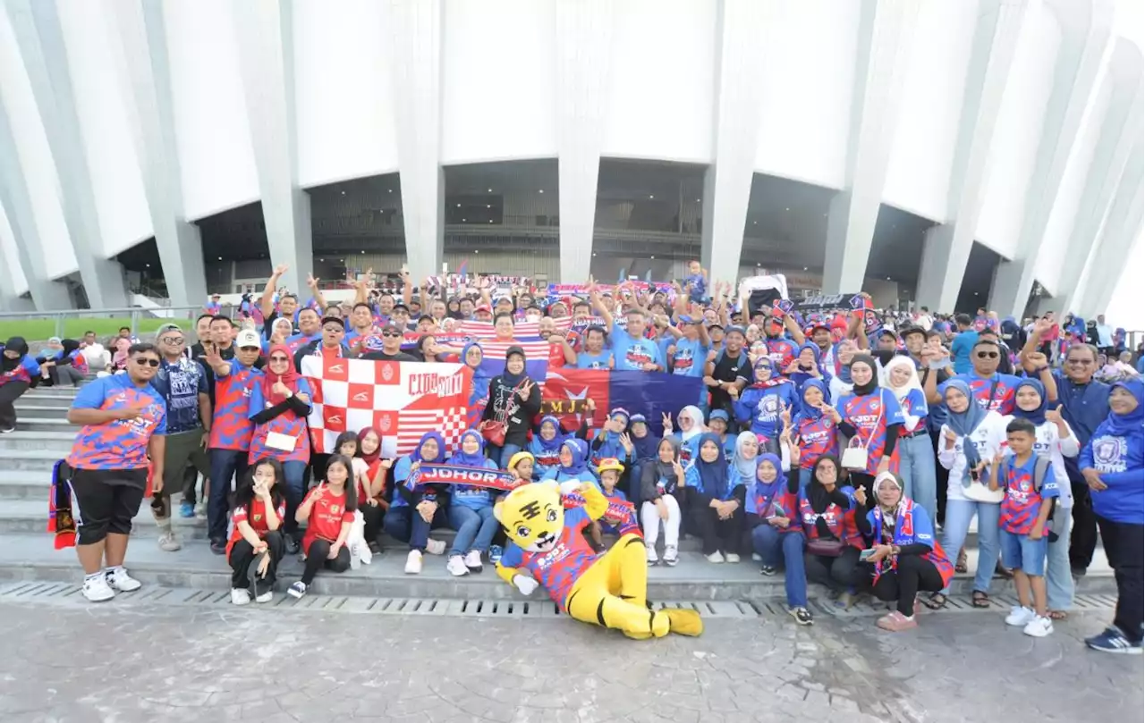 Ribuan penyokong mula banjiri Stadium Sultan Ibrahim