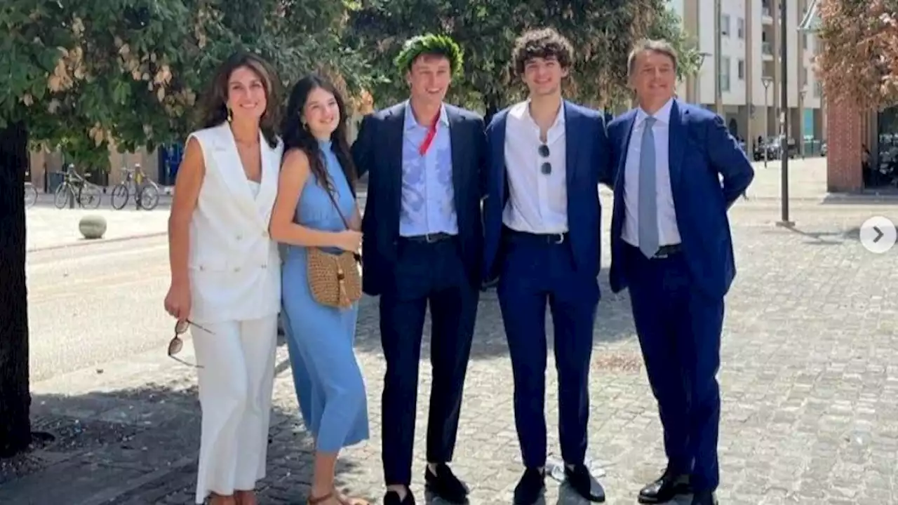 Matteo Renzi alla laurea del figlio calciatore: «Nella vita bisogna coltivare le passioni più diverse»