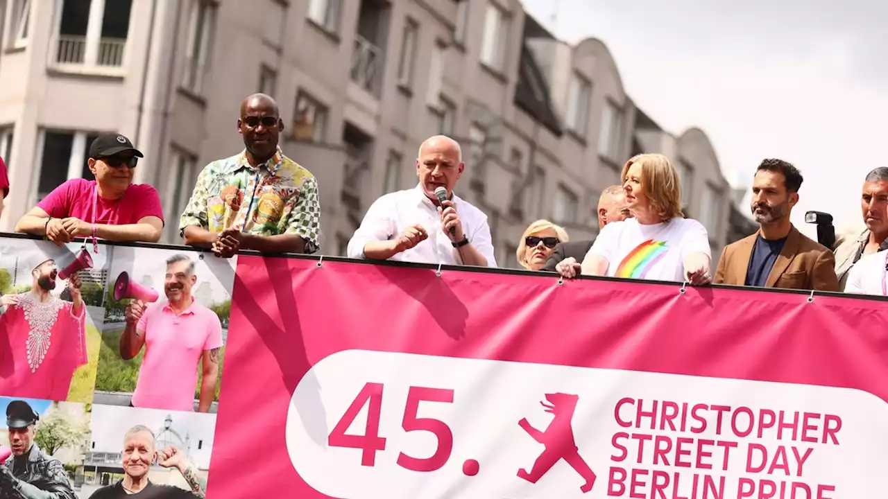 CSD in Berlin: Bürgermeister Kai Wegner bei Queer-Parade heftig abgestraft