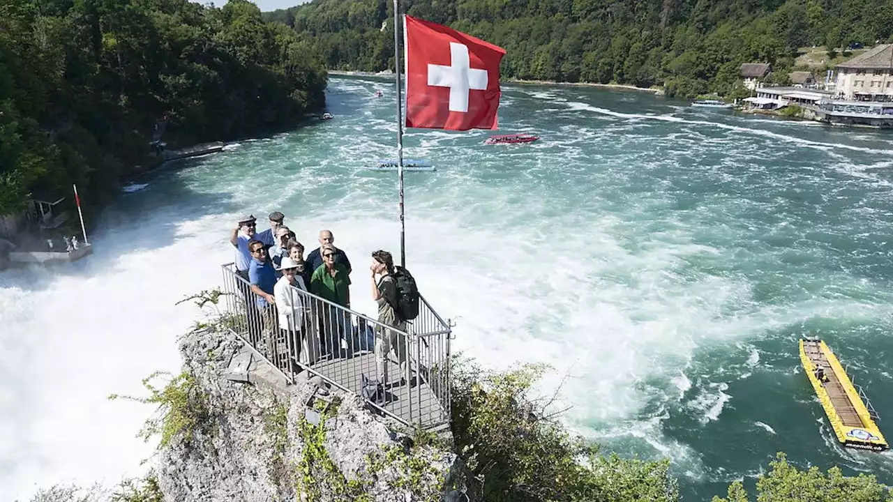 Mann wird nach Sprung ins Rheinfallbecken vermisst