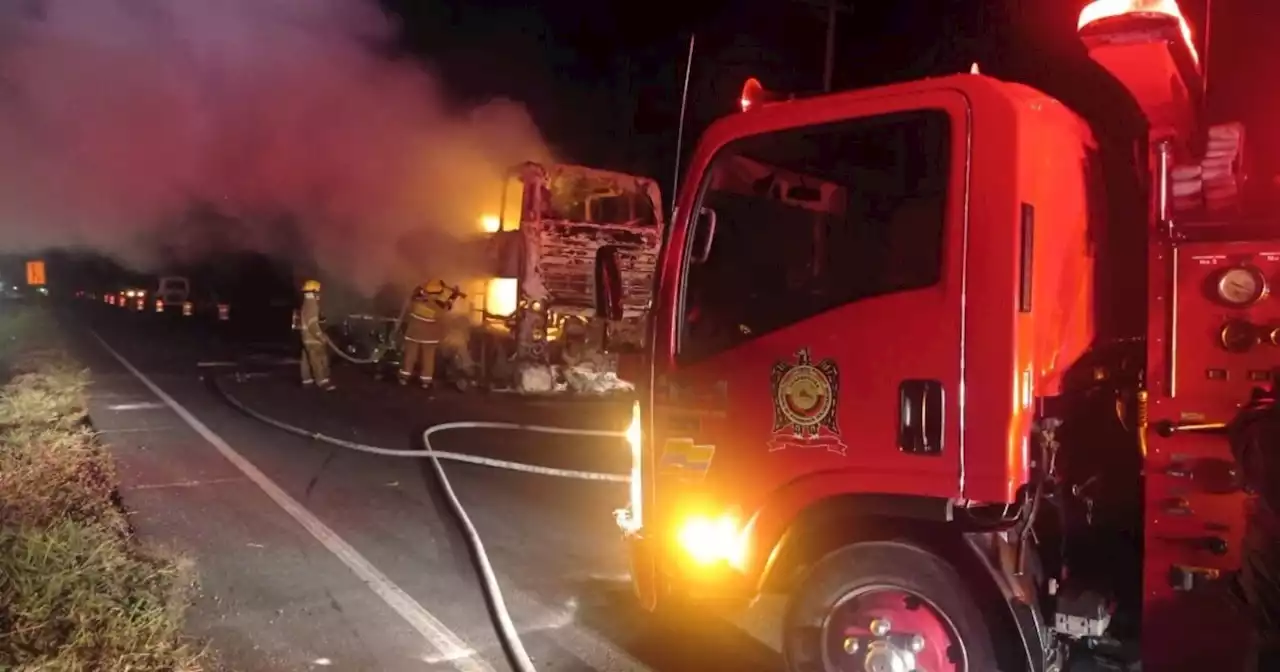 Bus que cubría la ruta Bogotá – Cali se incendió en la vía a Girardot