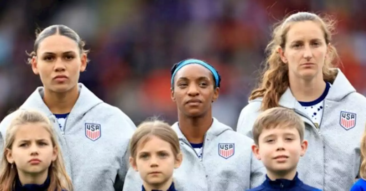 WATCH: U.S. Women's Team Mostly Stoic During National Anthem, Vietnamese Players Loudly Sing Their Anthem